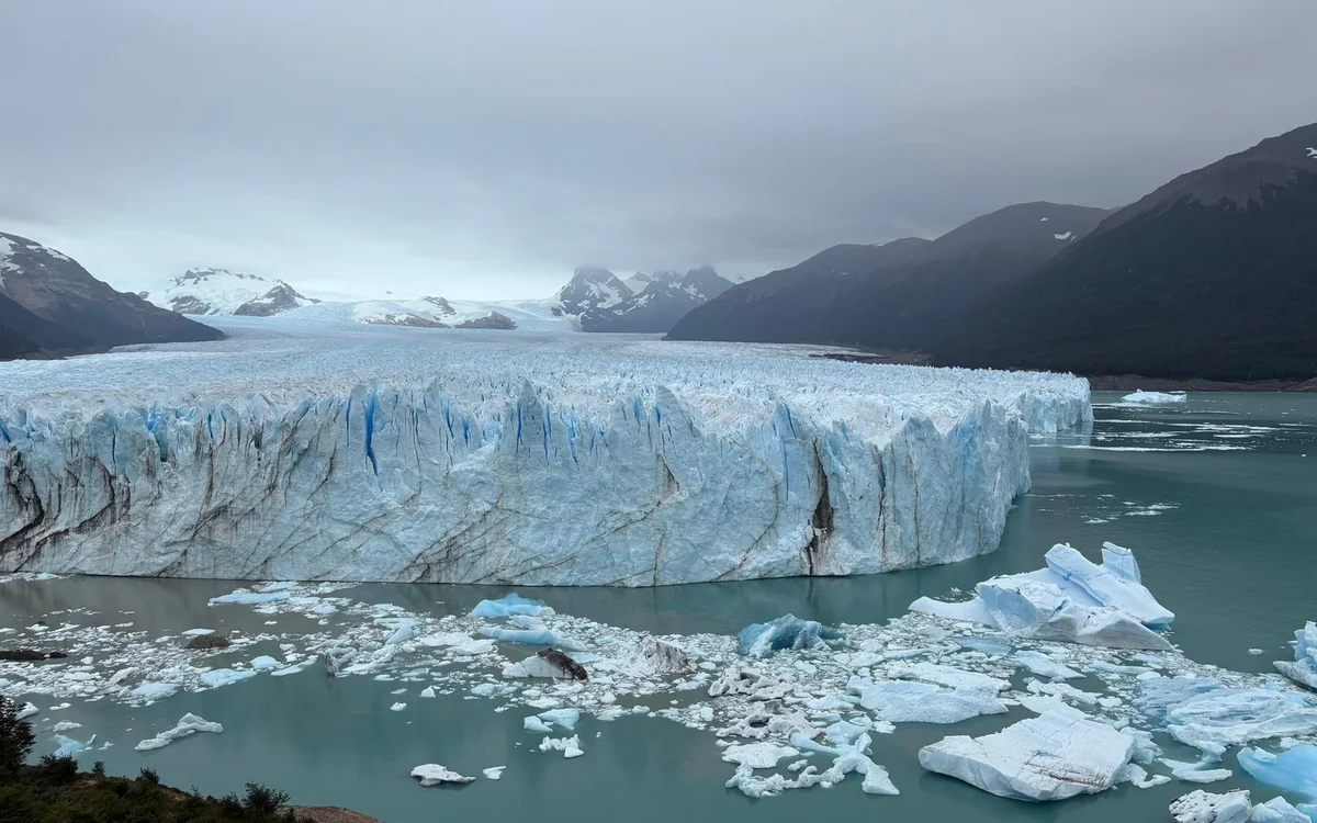 A walkway balcony in Los Glaciares National Park facing the Perito Moreno ice wall